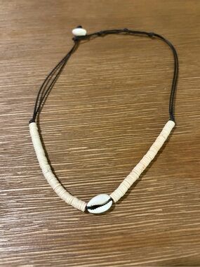 Y2K Puka Shell Bead Choker Necklace in Cream